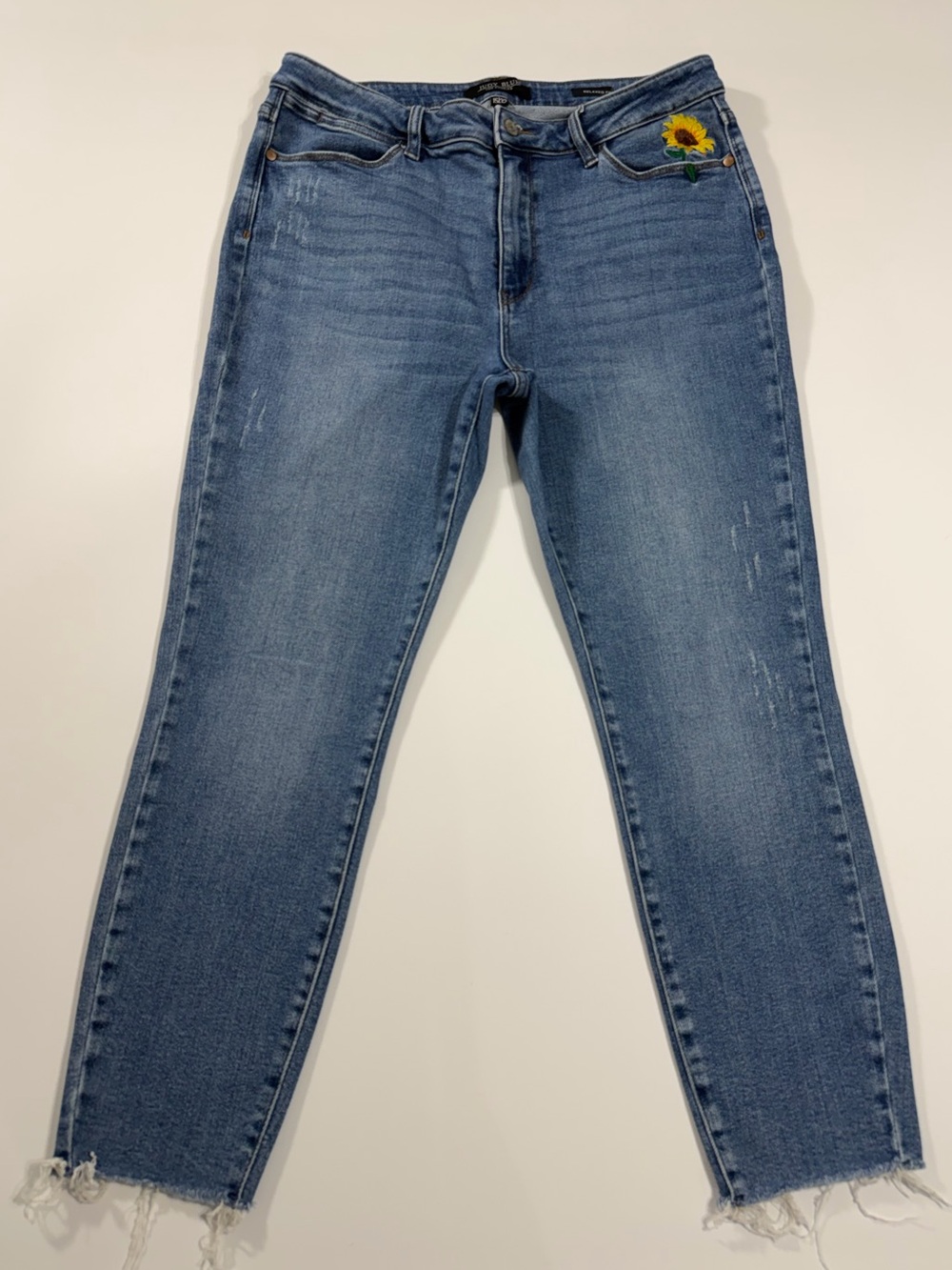 Judy Blue JB88257 Sunflower Embroidered High Rise Relaxed Fit Jeans 15/32